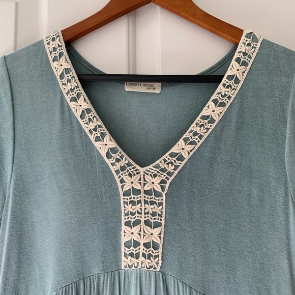 Super Cute Empire Waist Flowy Top - Picture 1 of 12